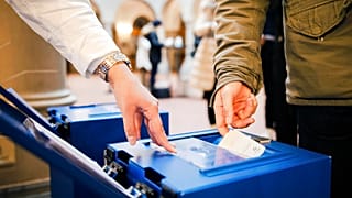 İsviçre, zorunlu aşılamaya karşı referanduma gidiyor