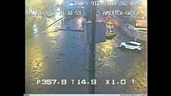 Água e lama invadem as ruas de La Gasca, em Quito