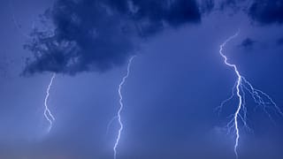 صواعق البرق بالقرب من أوروغواي.