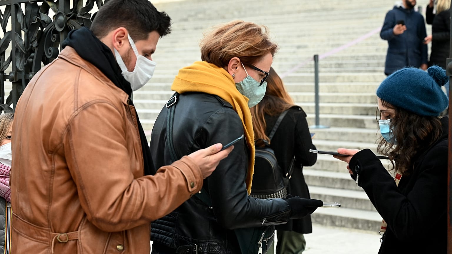 Green Pass obbligatorio per accedere a certi esercizi commerciali ed uffici pubblici da questo primo febbraio