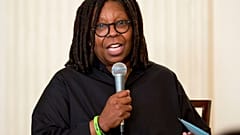 Archivbild 2015: Whoopi Goldberg hat sich für ihre Aussagen zum Holocaust entschuldigt. Schon während der Debatte mit dem Namen "The View" war ihr widersprochen worden.