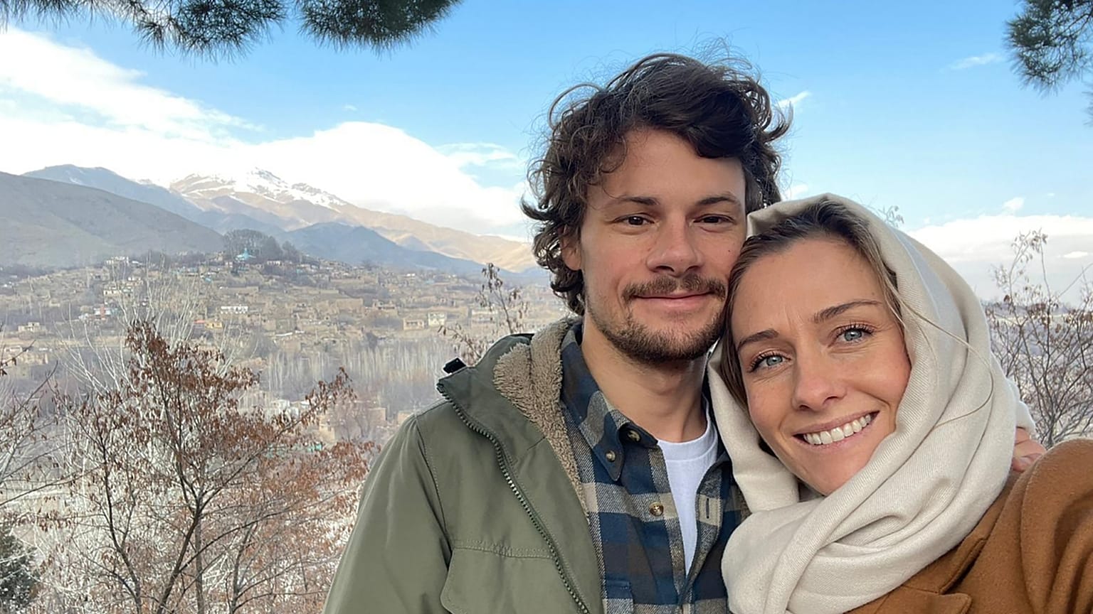 Utazhatnak: Charlotte Bellis és partnere, Jim Huylebroek Kabulban