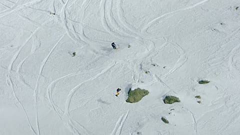 Tao Kreibich and Julian Uberbacher show off extreme skiing as they win in Switzerland