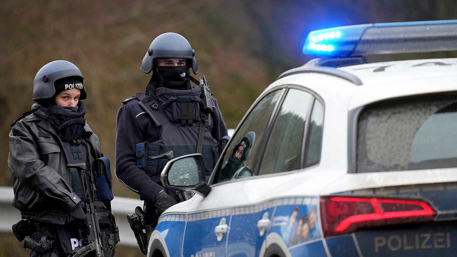 Спецоперация на месте убийства двух полицейских на западе Германии