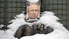 Eine "Installation" in Moskau ziert das Porträt von Wladimir Putin
