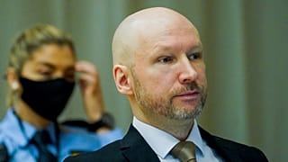 Börtönben marad a norvég tömeggyilkos