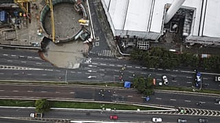 Cratera provocada por acidente nas obras do metro de São Paulo