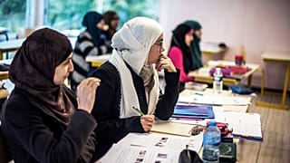 Avrupa'da okullarda başörtüsü yasağı tartışması 