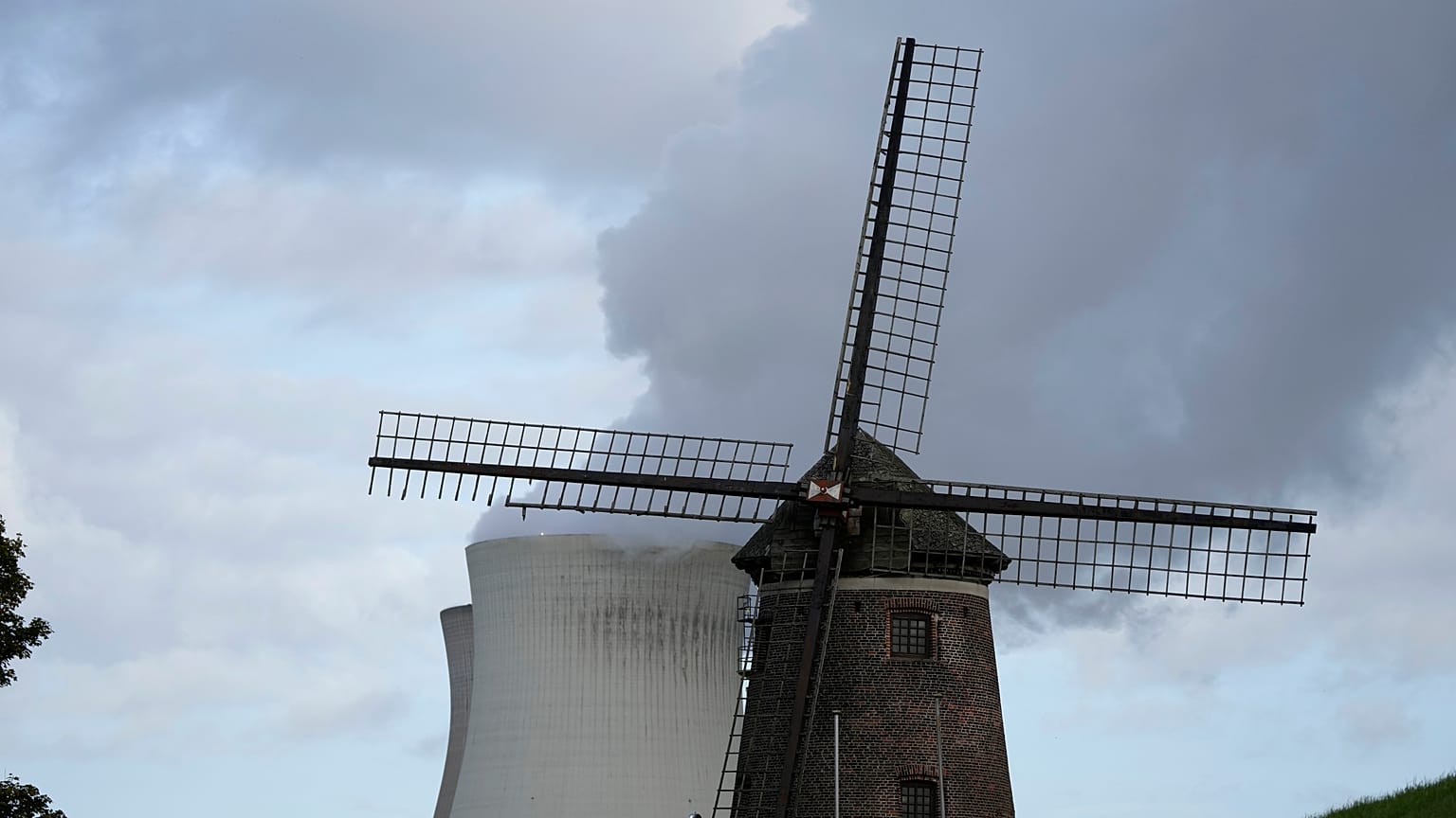 Bruselas propone que la energía nuclear y el gas sean clasificadas como sostenibles