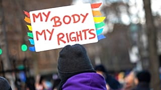 "Il mio corpo, i miei diritti". Manifestazione "No Vax" a Vienna. 