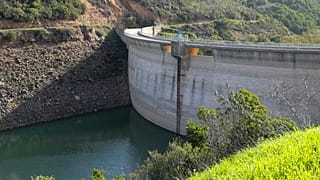 Barragem de Odeáxere (Bravura) encontra-se em níveis mínimos de água devido à falta de chuva