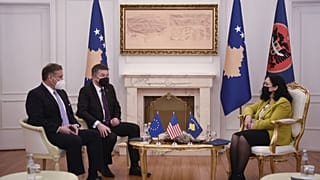 AB Özel Temsilcisi Miroslav Lajcak ve ABD Dışişleri Bakan Yardımcısı Gabriel Escobar Priştine'de temaslarda bulundu, Kosova Cumhurbaşkanı Vyosa Osmani ile de görüştü