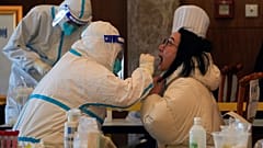 Eine Journalistin wird an diesem Mittwoch in Peking getestet