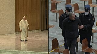 Links im Bild der Papst. Rechts ist der Störer der Audienz zu sehen