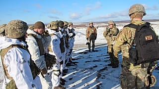 Американские инструкторы проводят тренировку украинских солдат.