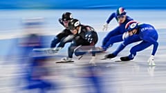 Gli italiani dello short track: una delle discipline in pista prima della cerimonia d'apertura ufficiale