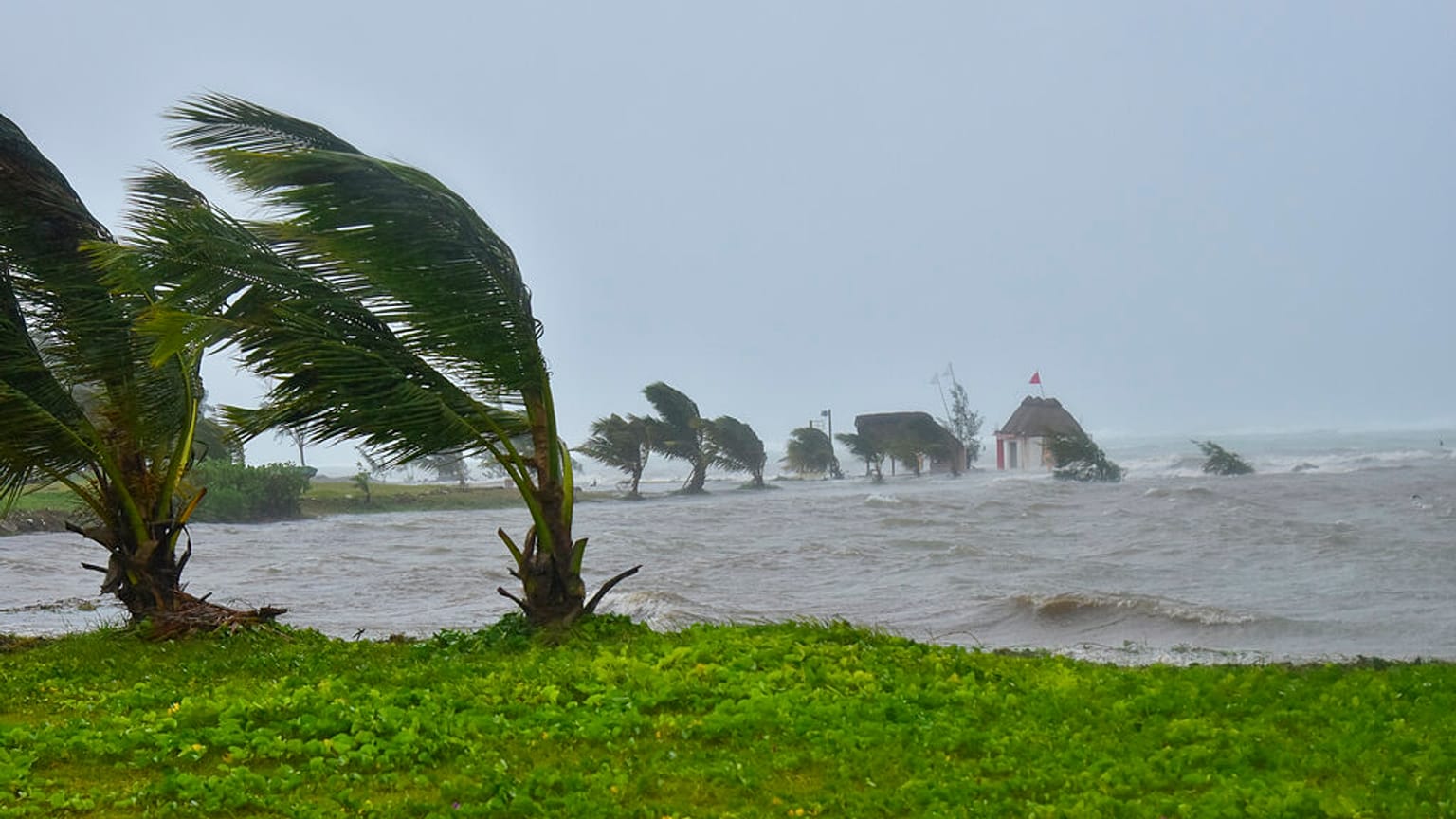 Le cyclone Batsirai, ici en Afrique du Sud, devrait toucher Madagascar samedi