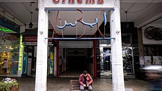 Do luxo ao lixo. Salas de cinema lutam pela sobrevivência em Marrocos