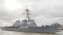 Archív felvétel: az amerikai USS Cole hadihajó, amelyet hamarosan az emírségekbe vezényelnek