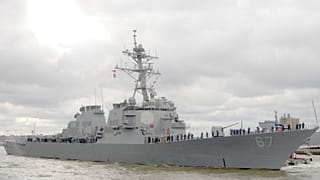 Archív felvétel: az amerikai USS Cole hadihajó, amelyet hamarosan az emírségekbe vezényelnek