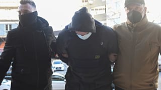 Στον εισαγγελέα ποινικής δίωξης οδηγείται ο 23χρονος, που συνελήφθη για εμπλοκή στη δολοφονική επίθεση εναντίον του 19χρονου, τα ξημερώματα της περασμένης Τρίτης, στην περ