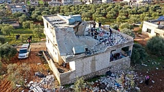 Zerstörtes Haus nach einer US-Operation in dem syrischen Dorf Atmeh in der Provinz Idlib, Syrien, 3. Februar 2022.