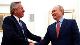 El presidente argentino, Alberto Fernández, y el ruso, Vladímir Putin, durante su encuentro en Moscú