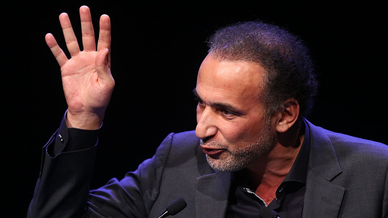  المفكر الإسلامي السويسري طارق رمضان المتهم بقضايا اغتصاب