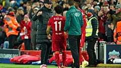 Jürgen Klopp nimmt seinen Star Mohamed Salah vom Feld im CL-Spiel gegen FC Porto im November 2021