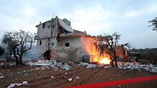 L'abitazione del leader del sedicente Stato Islamico, dopo il raid delle forze statunitensi. Washington sostiene che si sia fatto saltare in aria, uccidendo la sua famiglia