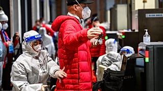 Sicherheitspersonal ist in Peking rund um die Uhr allgegenwärtig. Die lückenlose Überwachung kommt nicht gut an