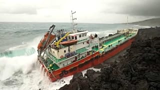 Zátonyra futott egy üres olajtanker Réunionnál