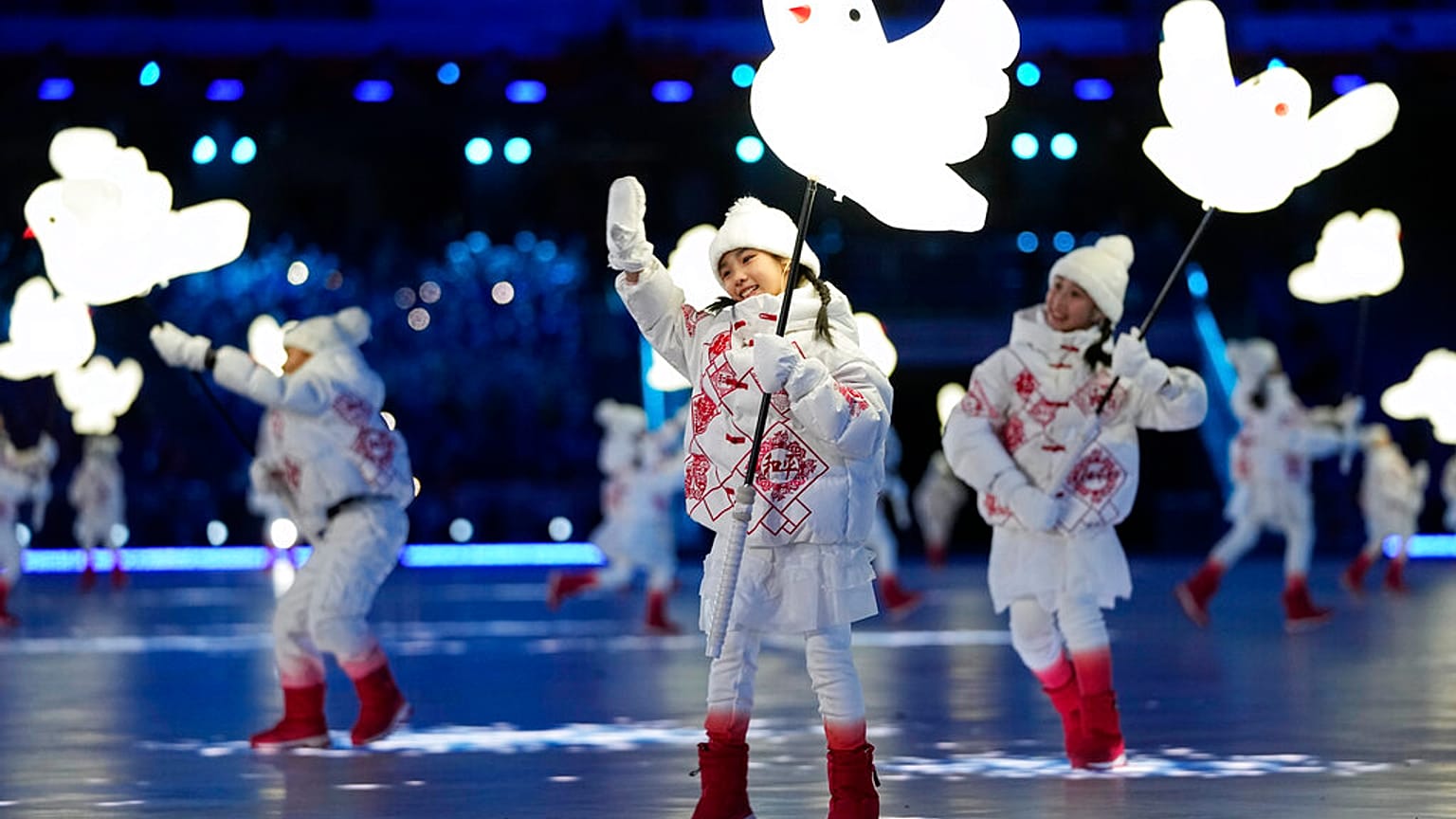 Kinder bei der Eröffnungsfeier der Winterspiele in Peking