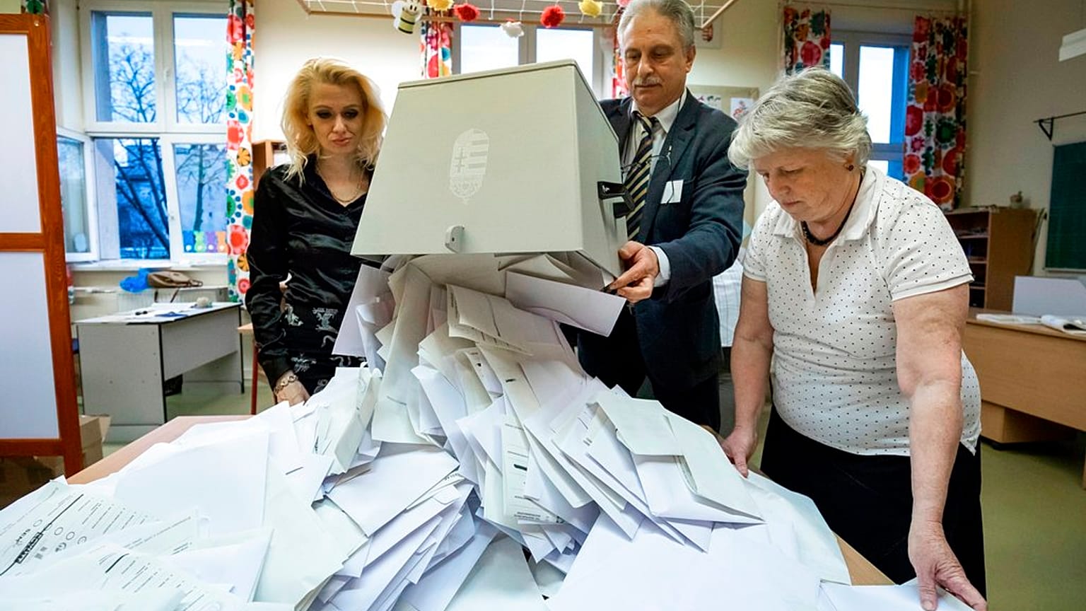 Szavazatszámlálás Magyarországon - példátlan lépésre szánta el magát az EBESZ  