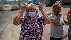 Lucia Galloso proteste contre l'arrestation d'habitants de Puerta 8, au nord de Buenos Aires, où, selon la police, de la cocaïne contaminée aurait été vendue.
