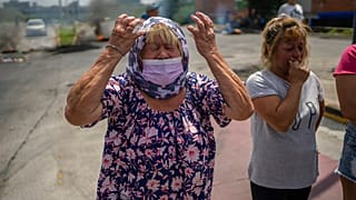 Lucia Galloso proteste contre l'arrestation d'habitants de Puerta 8, au nord de Buenos Aires, où, selon la police, de la cocaïne contaminée aurait été vendue.