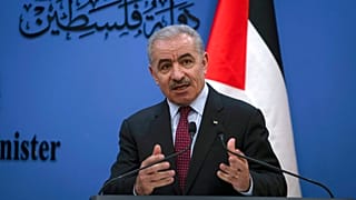 Le Premier ministre palestinien Mohammad Shtayyeh lors d'une conférence de presse à Ramallah en Cisjordanie, jeudi 9 décembre 2021.