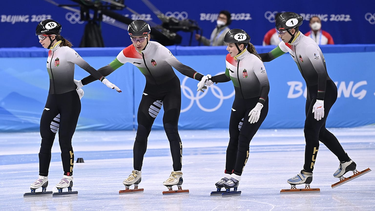 Jászapáti Petra, Liu Shaolin Sándor, Kónya Zsófia, Liu Shaoang, a magyar rövidpályás gyorskorcsolya vegyes váltó tagjai a csapatverseny elődöntője után