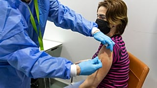 Μεγάλη μείωση στα νέα κρούσματα Covid-19 παγκοσμίως