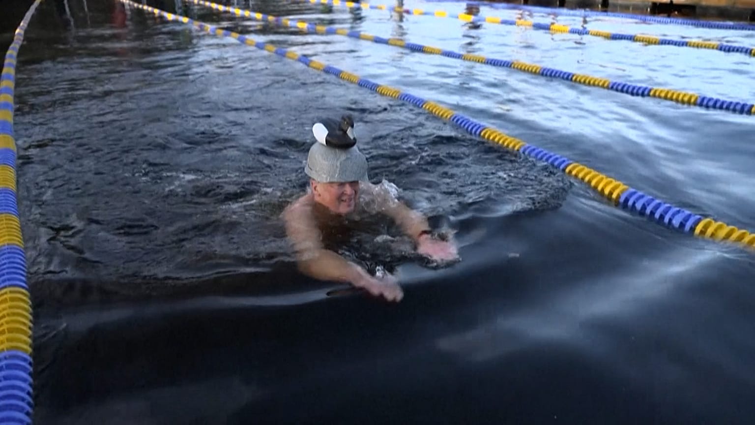 Schwimmen in eiskaltem Wasser in Stockholm 