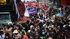 Un momento delle manifestazioni a Rio de Janeiro, per denunciare la morte del rifugiato congolese Moïse Kabagambe. Mobilitazioni anche a San Paolo, Brasilia e in altre città