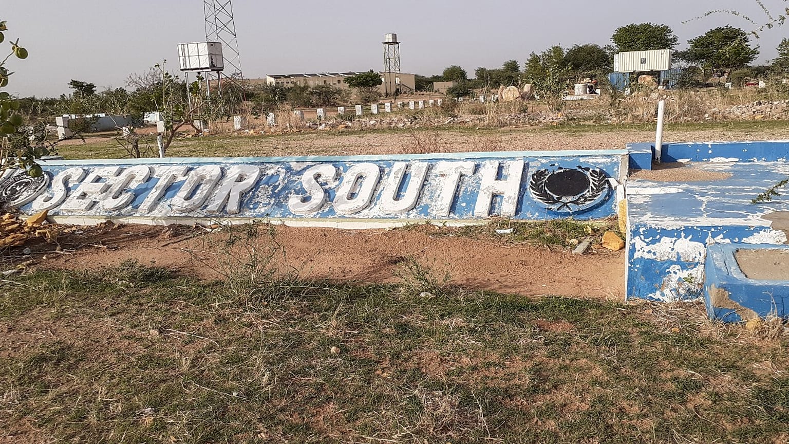 موقع سابق لبعثة الأمم المتحدة والاتحاد الأفريقي في دارفور، السودان 