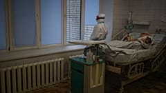 Хотя Омикрон модет вызывать не такие серьёзные симптомы, как другие штаммы, темпы госпитализаций в России растут