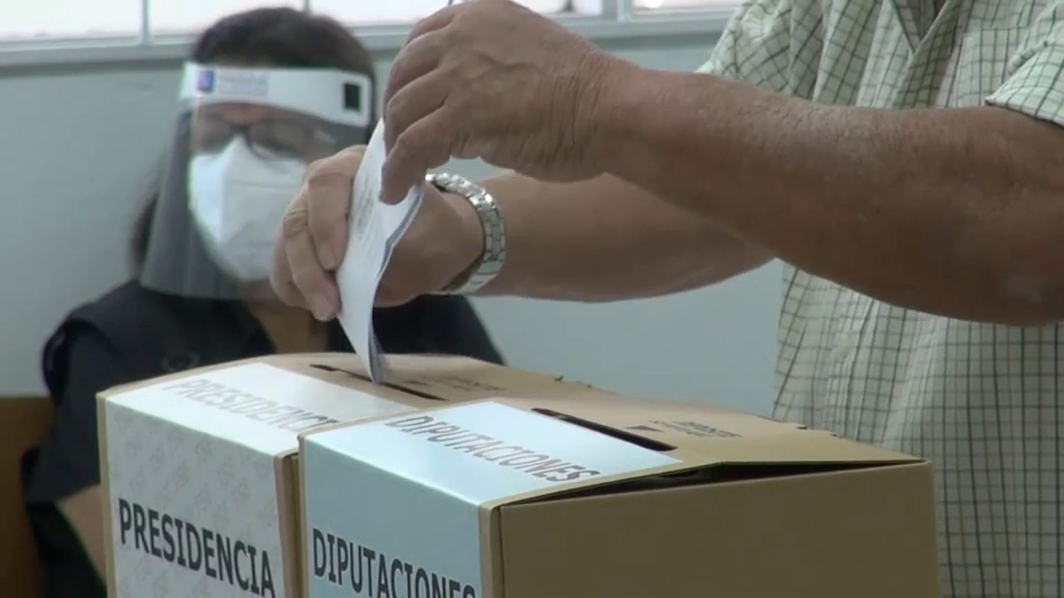 25 candidatos presidenciales y riesgo de abstención preceden una probable segunda vuelta