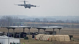 Американский военный самолет приземлился в Польше в воскресенье