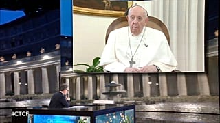 Papa Francesco durante il collegamento con Fabio Fazio.