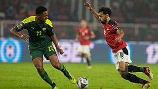 A szenegáli Abdou Diallo és az egyiptomi Mohamed Szaláh az Afrika-kupa döntőjében