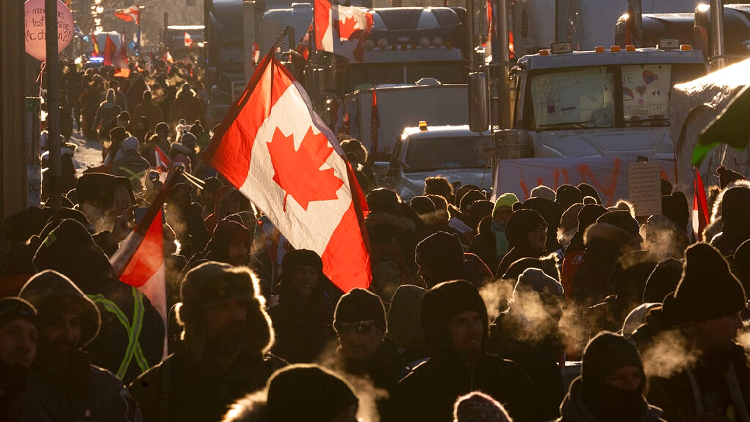 Chauffeurs de poids lourds en colère contre les restrictions sanitaires - Ottawa (Canada), le 05/02/2022