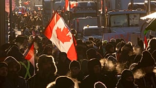 Chauffeurs de poids lourds en colère contre les restrictions sanitaires - Ottawa (Canada), le 05/02/2022