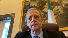 L'onorevole Piero Fassino durante l'intervista. 